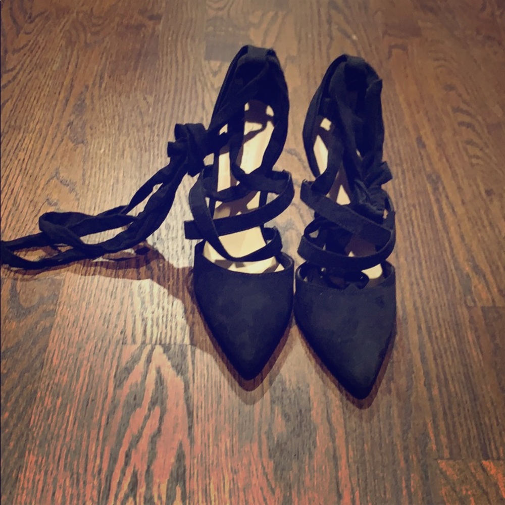 Black Pumps